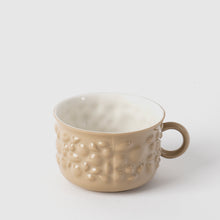 Görseli Galeri görüntüleyiciye yükleyin, Justine Kulplu Cappuccino Fincanı, Bej & Beyaz