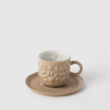 Görseli Galeri görüntüleyiciye yükleyin, Justine Kahve Fincanı ve Tabağı, Bej & Beyaz