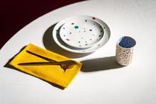 Görseli Galeri görüntüleyiciye yükleyin, Justine Kulpsuz Latte Fincanı, Beyaz &amp; Mavi
